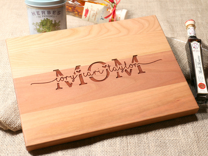 MOM with Children's Names and Hearts- D14